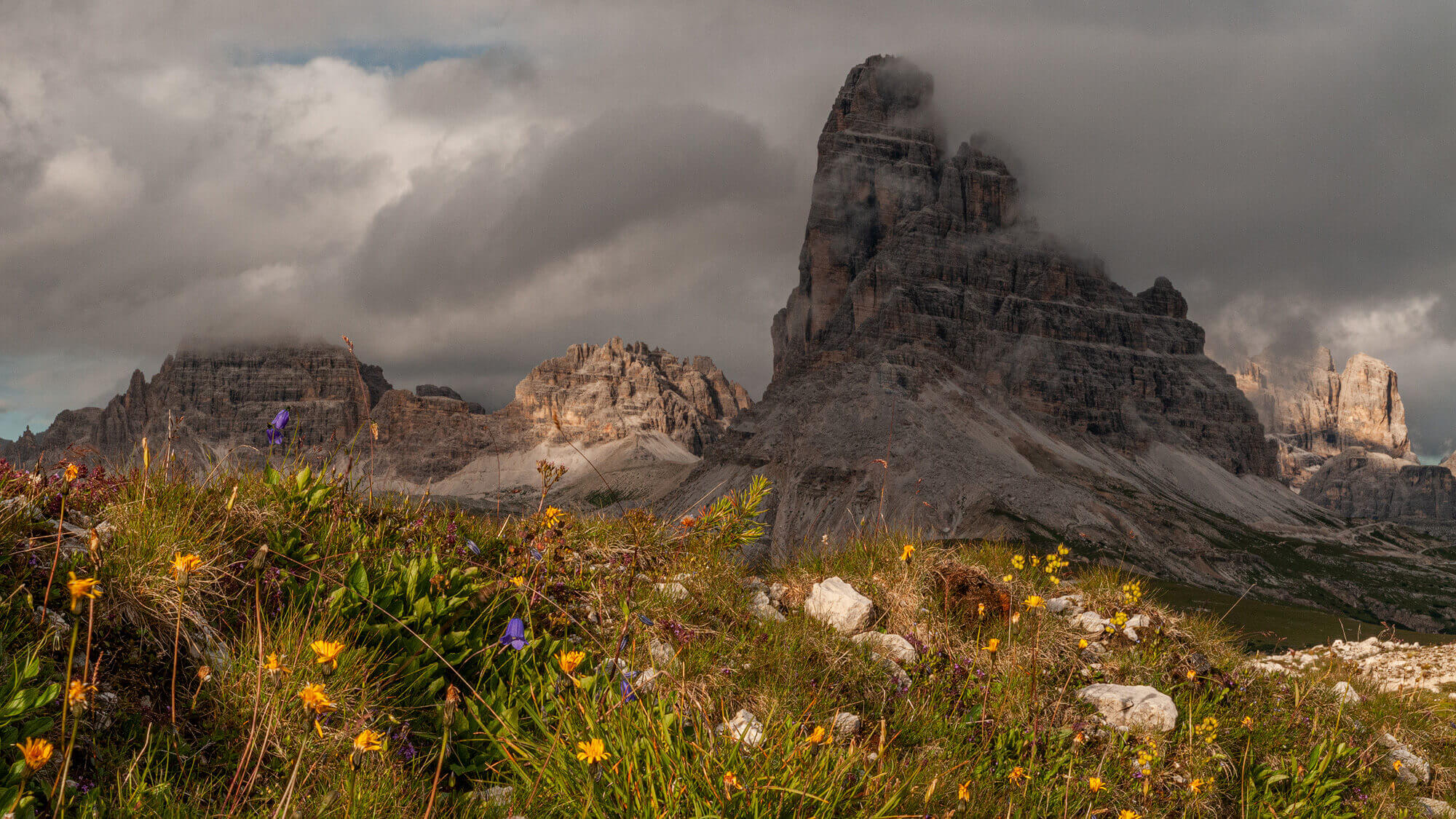 Monte Piana Blick zu den 3 Zinnen und Paternkofel