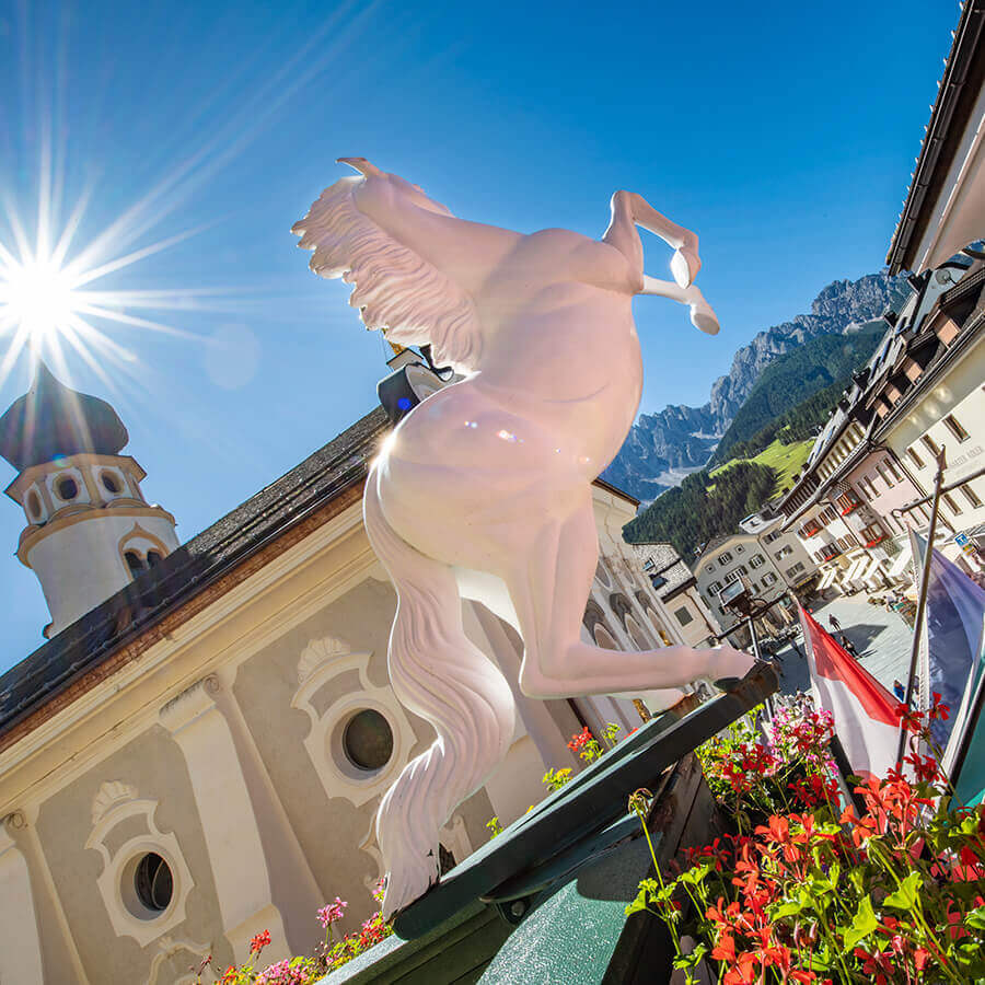 Blick vom Weißen Rössl ins Dorf